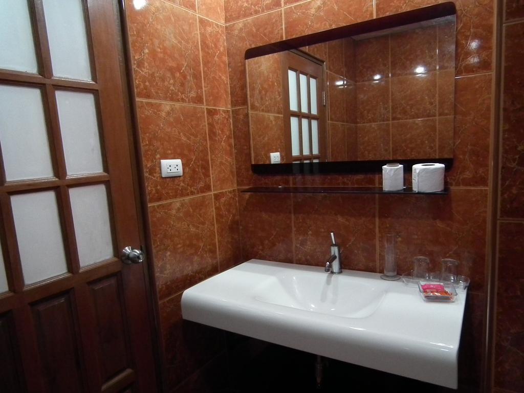 Apartamento Abricole At Pattaya Hill Exterior foto