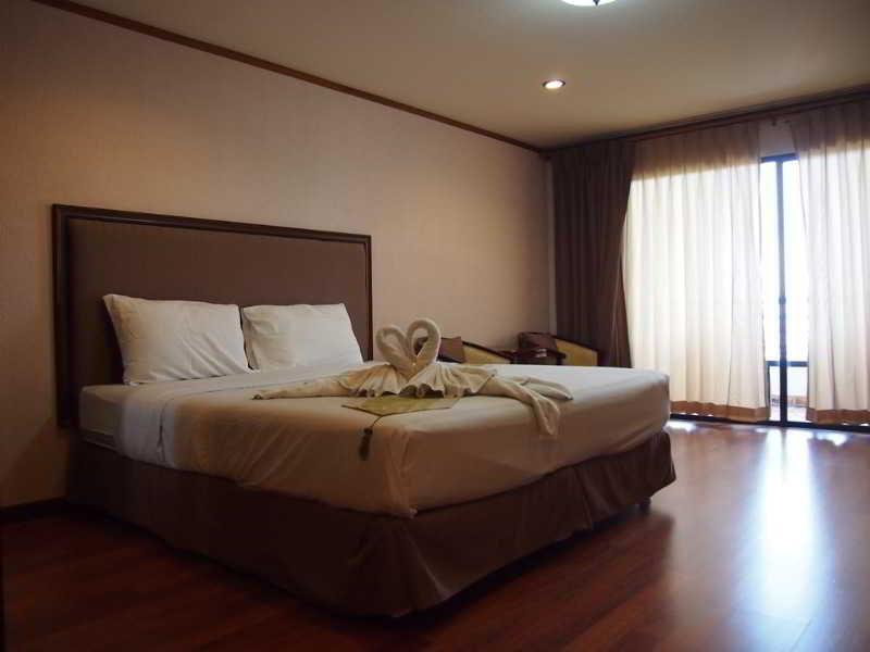 Apartamento Abricole At Pattaya Hill Exterior foto