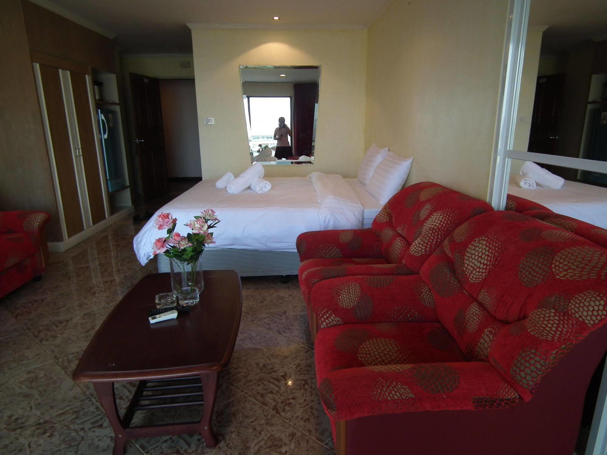 Apartamento Abricole At Pattaya Hill Exterior foto