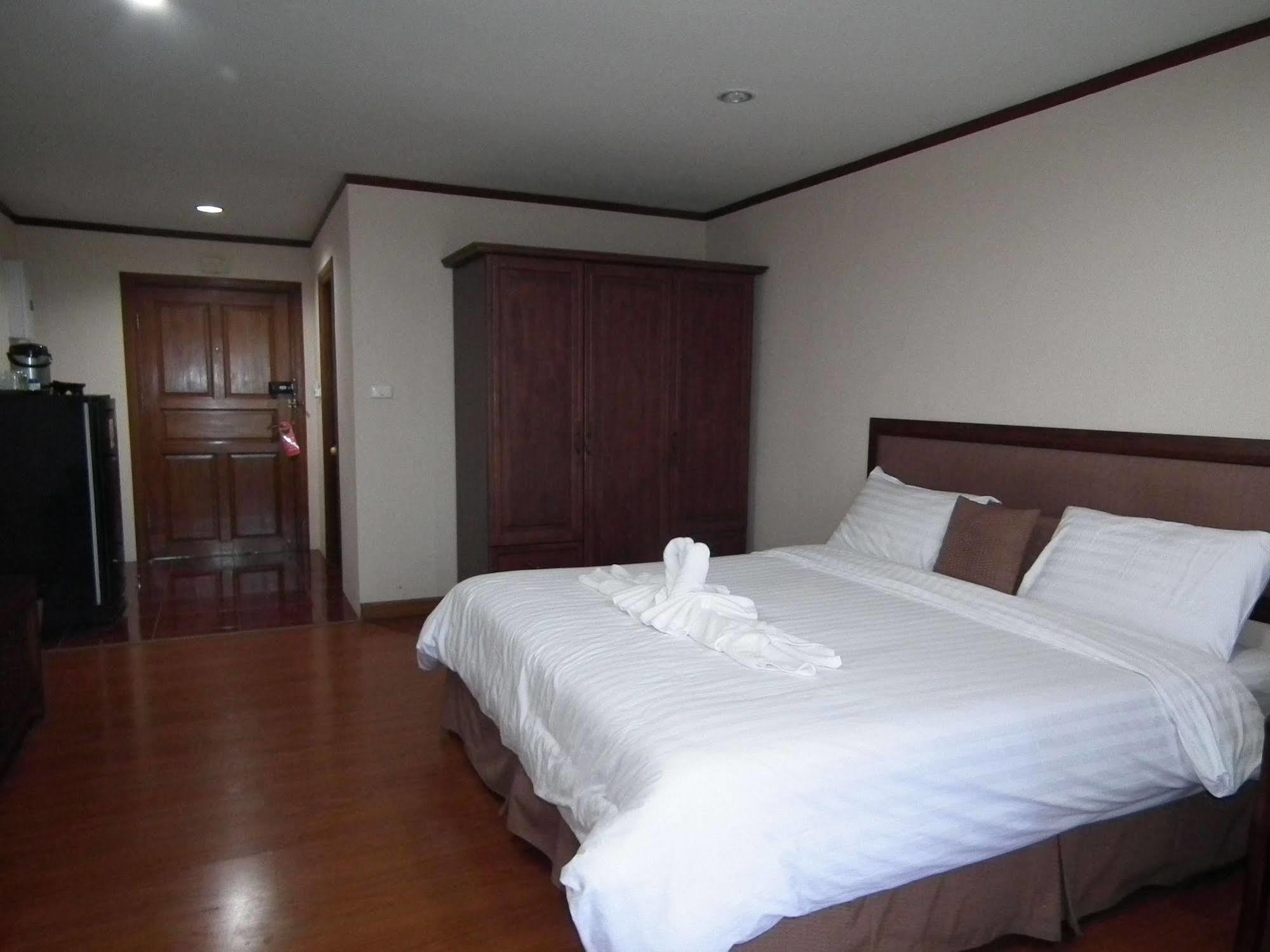 Apartamento Abricole At Pattaya Hill Exterior foto