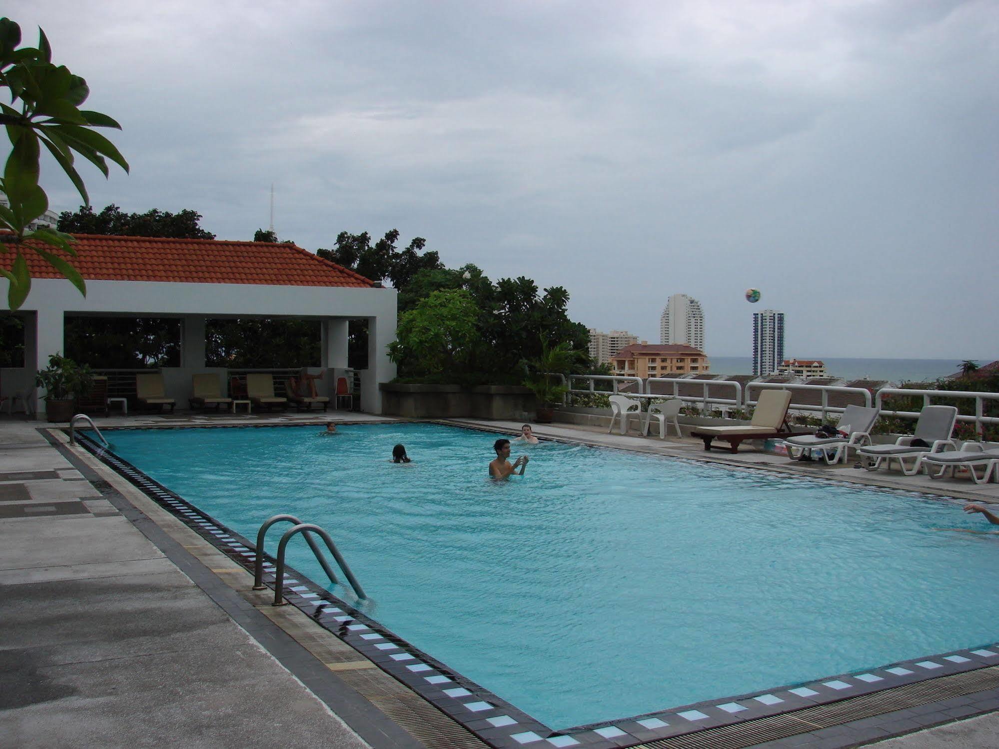 Apartamento Abricole At Pattaya Hill Exterior foto
