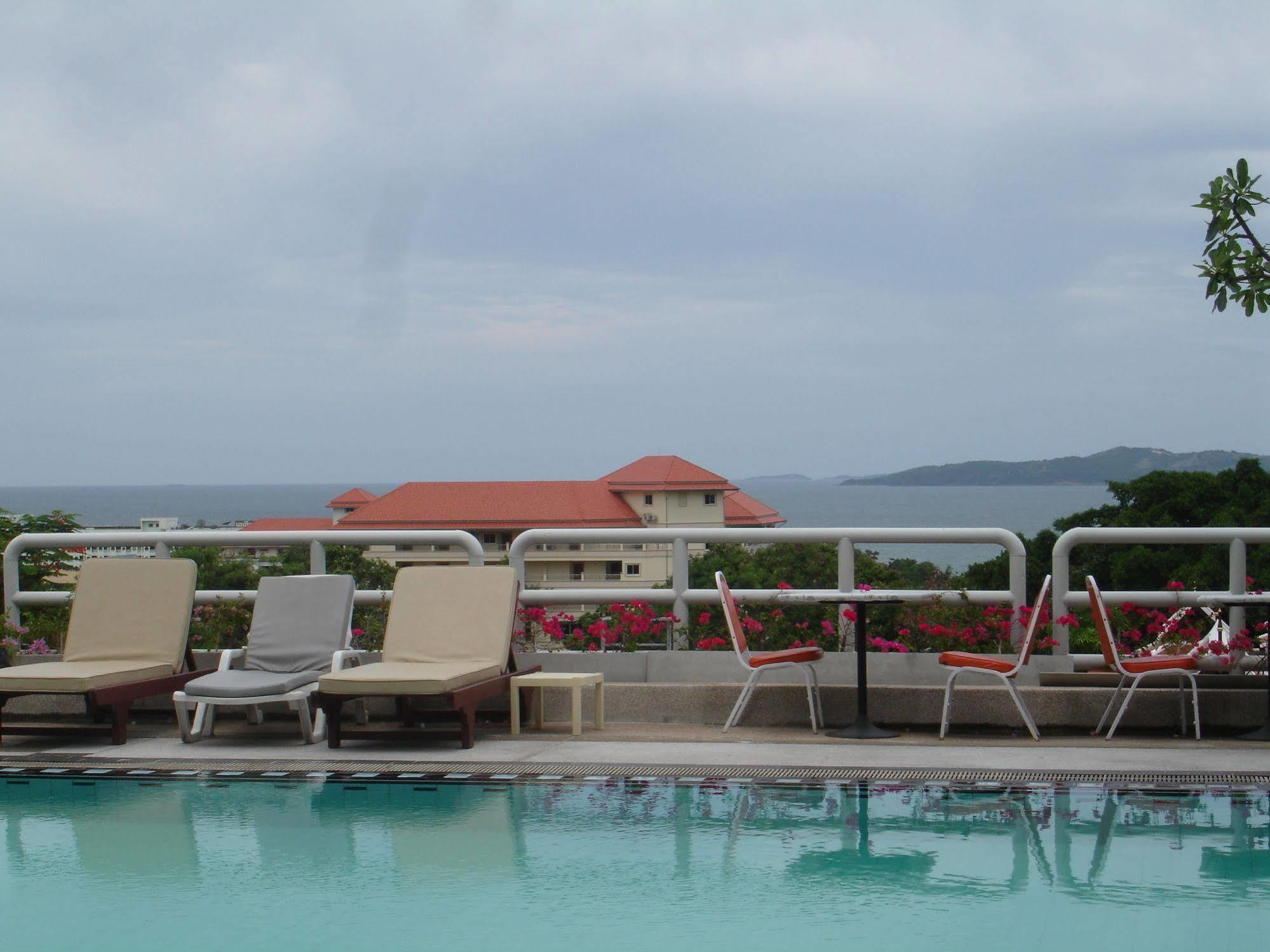 Apartamento Abricole At Pattaya Hill Exterior foto