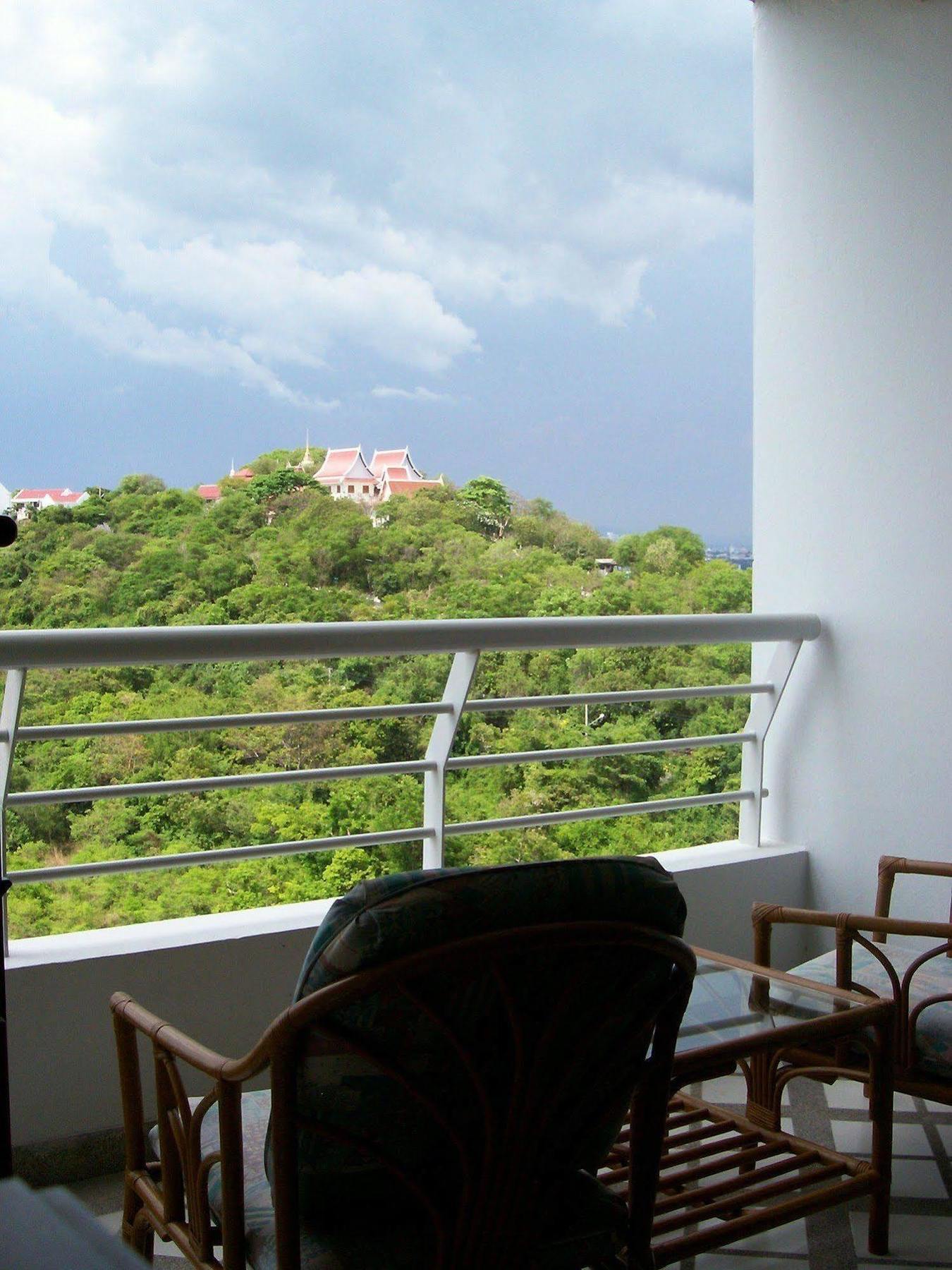 Apartamento Abricole At Pattaya Hill Exterior foto