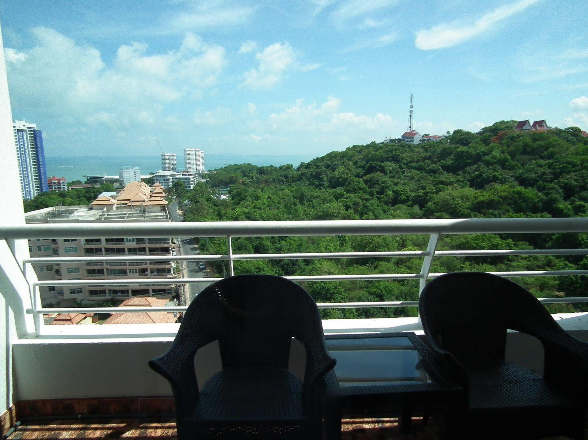 Apartamento Abricole At Pattaya Hill Exterior foto