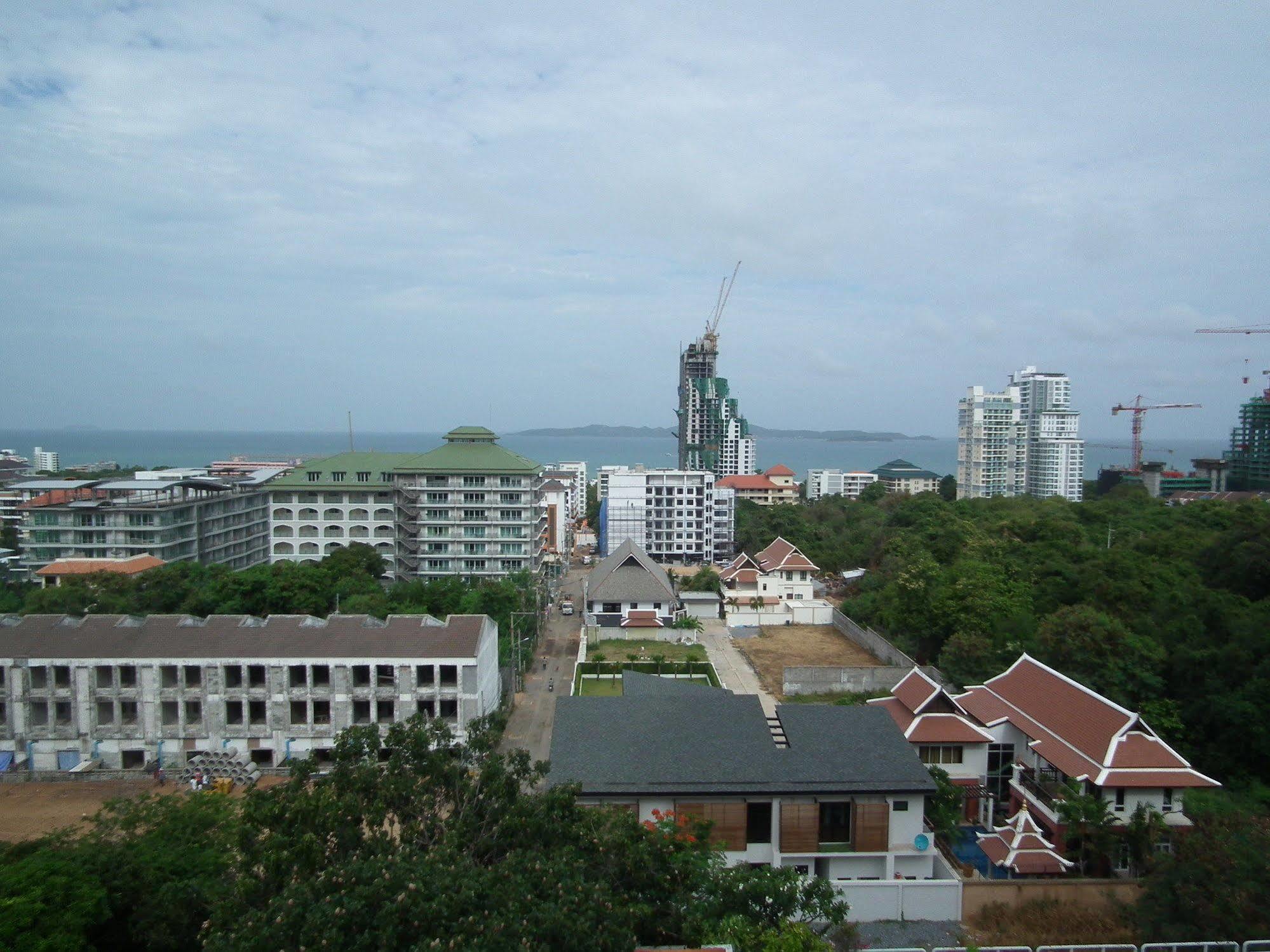 Apartamento Abricole At Pattaya Hill Exterior foto